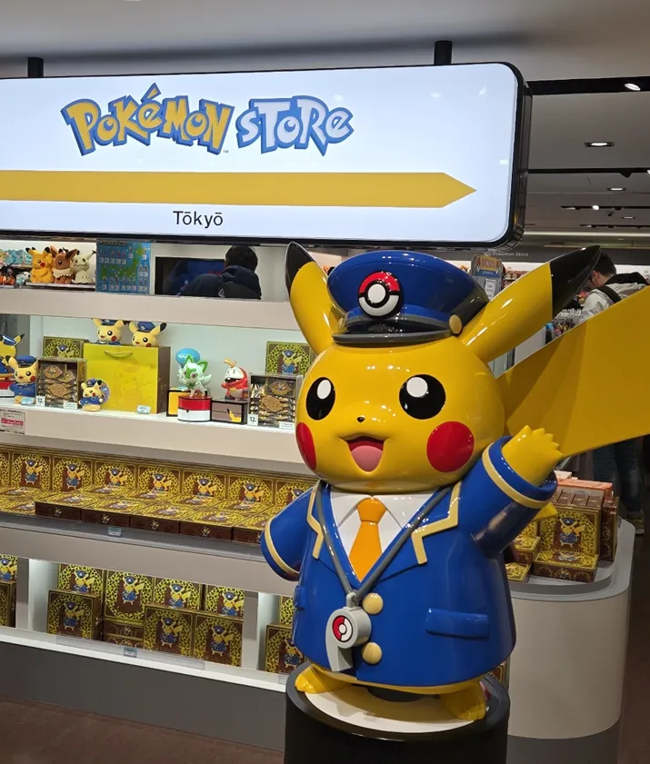 Estación de Tokio con tiendas y restaurantes