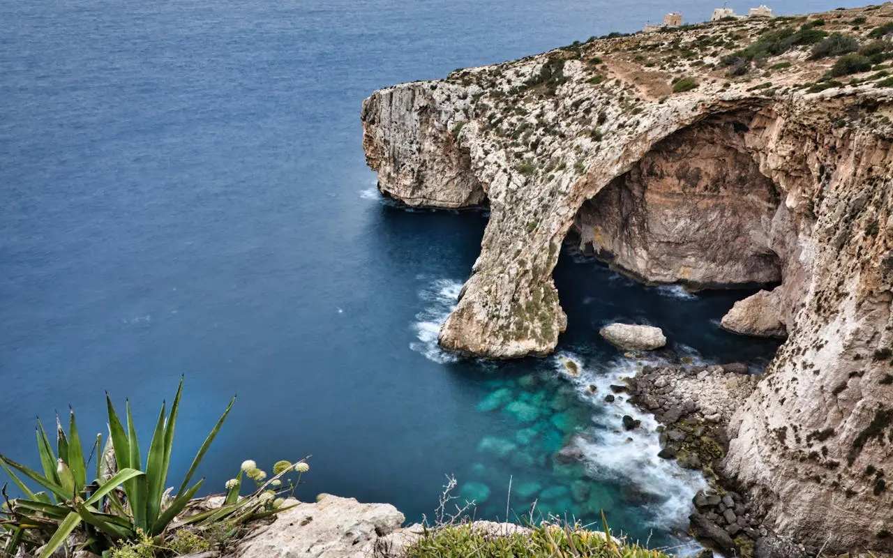 Barca en la Gruta Azul de Malta